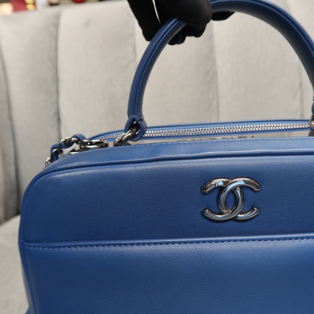 ❌SOLD❌CHANEL Navy Satchel with Gold Accents - Picture 6 of 14